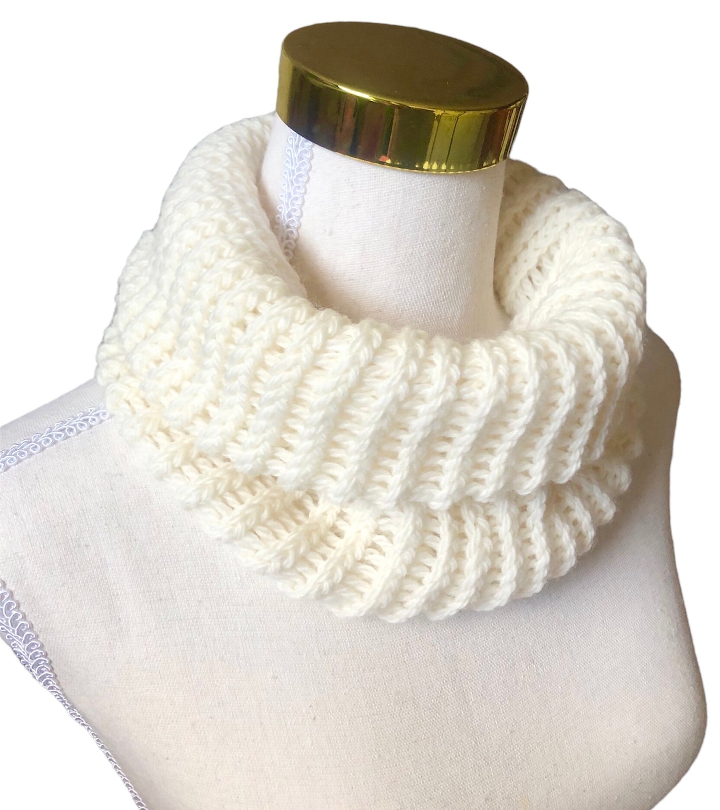 Luxury Hand Knit 100% Wool White Cowl - High Quality Winter Accessory