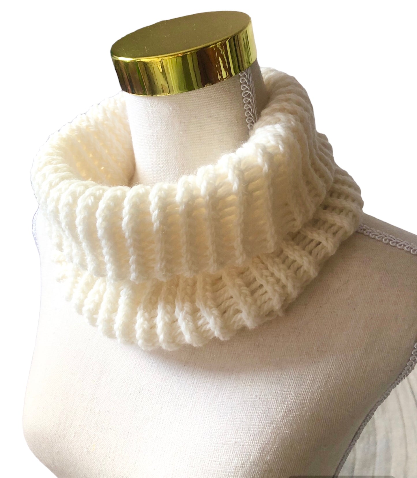 Luxury Hand Knit 100% Wool White Cowl - High Quality Winter Accessory